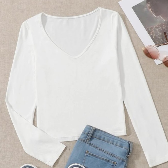 3/$25 Soft white Longsleeve V neck - Picture 1 of 5